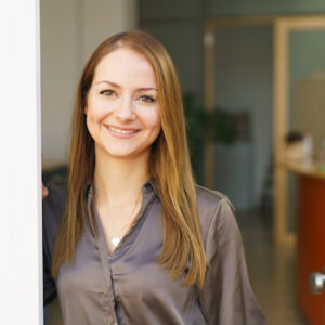 Porträtfoto von Lara Schwartz